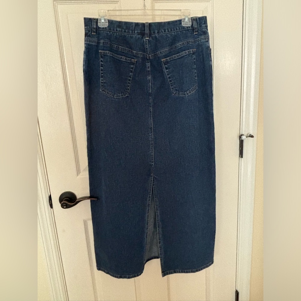 Long high-waisted denim skirt with back pleat medium wash
